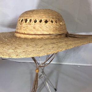 Straw hat with leather trim